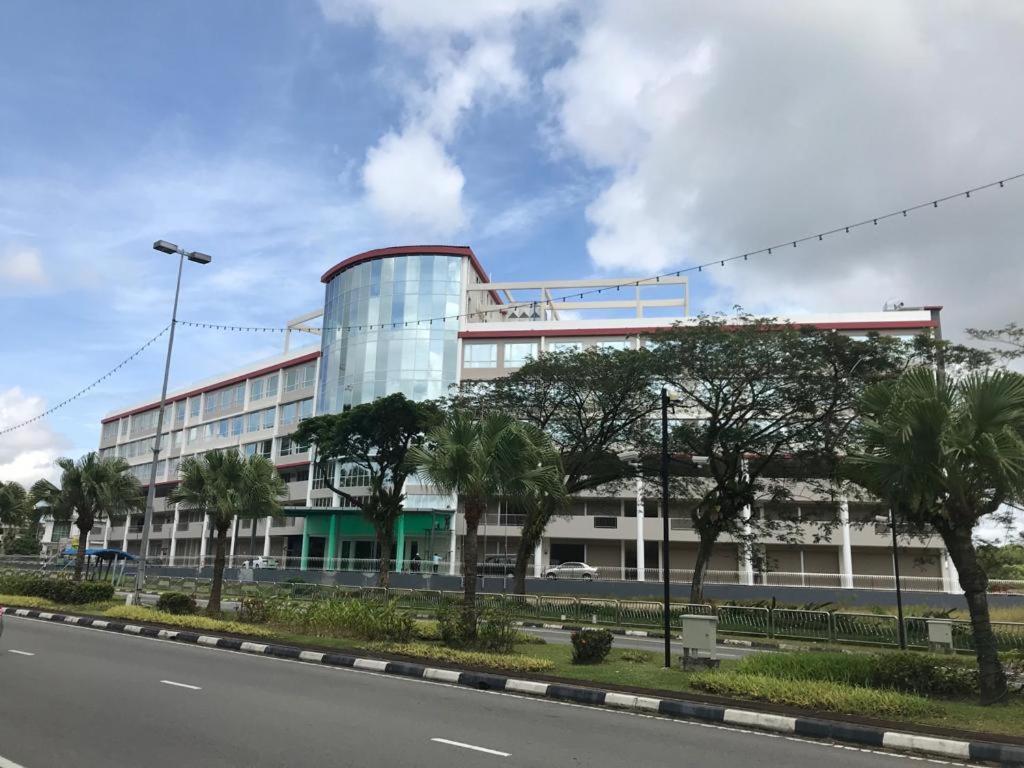 Higher Hotel Bandar Seri Begawan Exterior photo